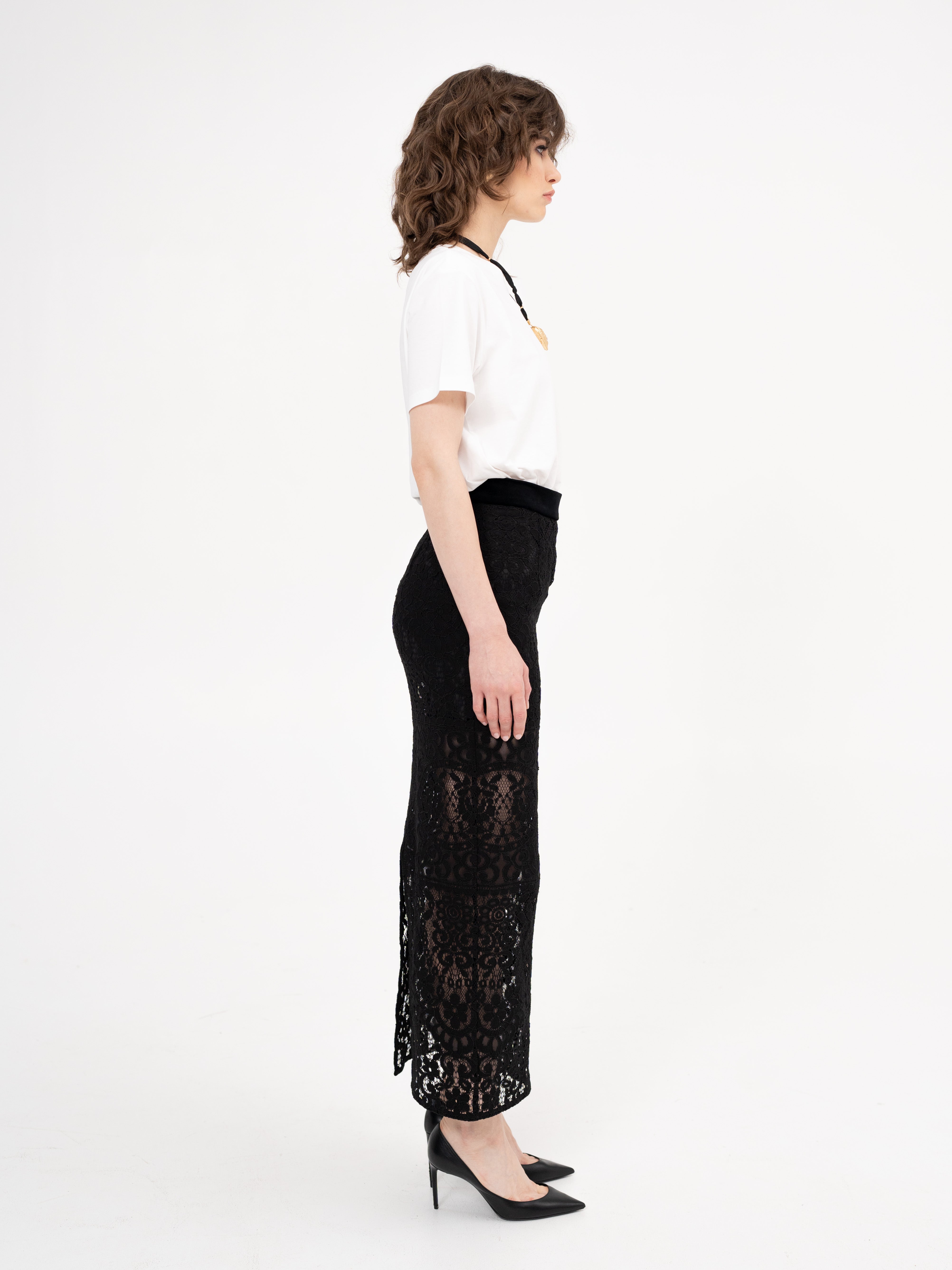 Lace pencil skirt in black with high waist line - Brave to be seen
