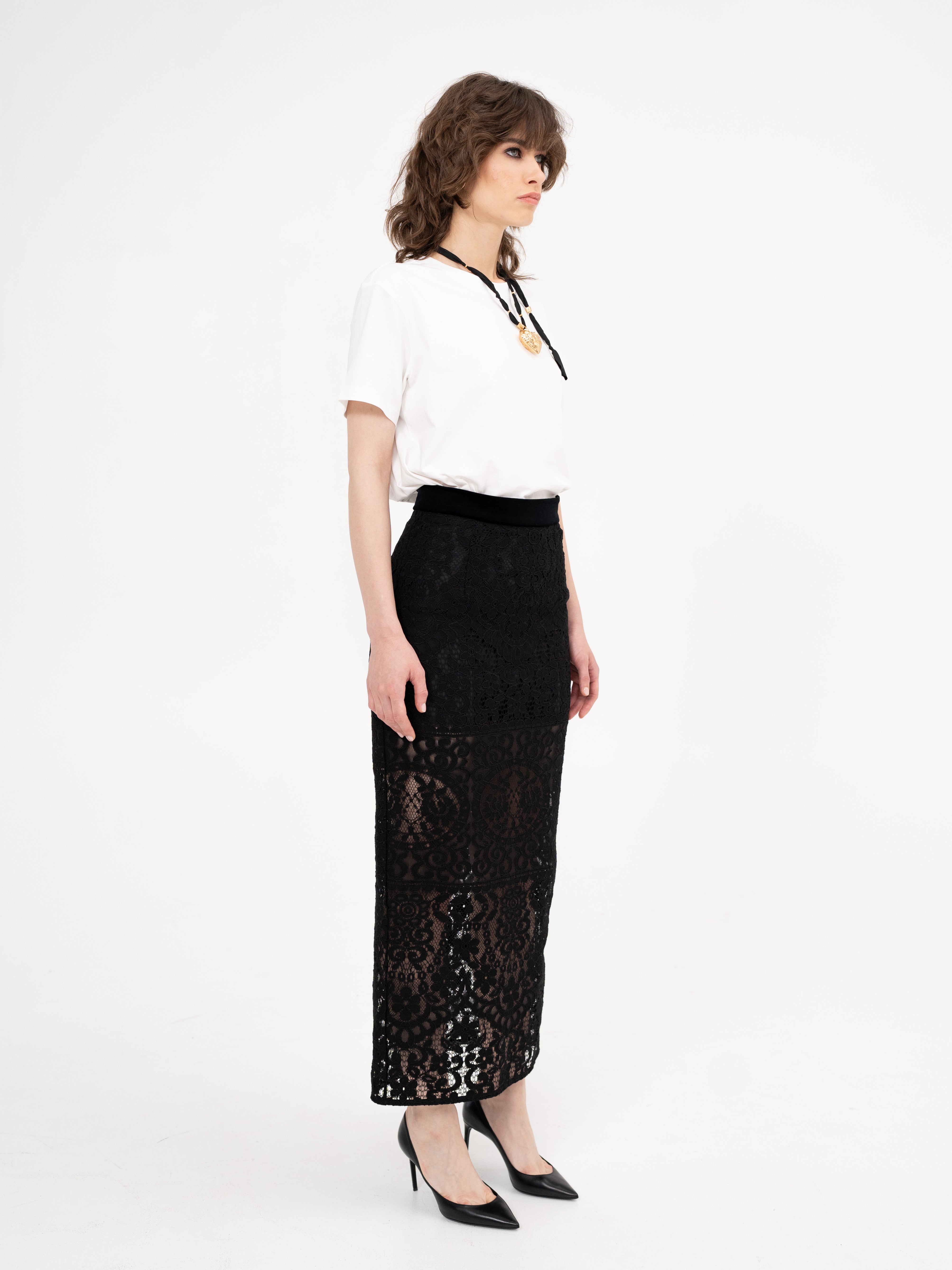 Lace pencil skirt in black with high waist line - Brave to be seen