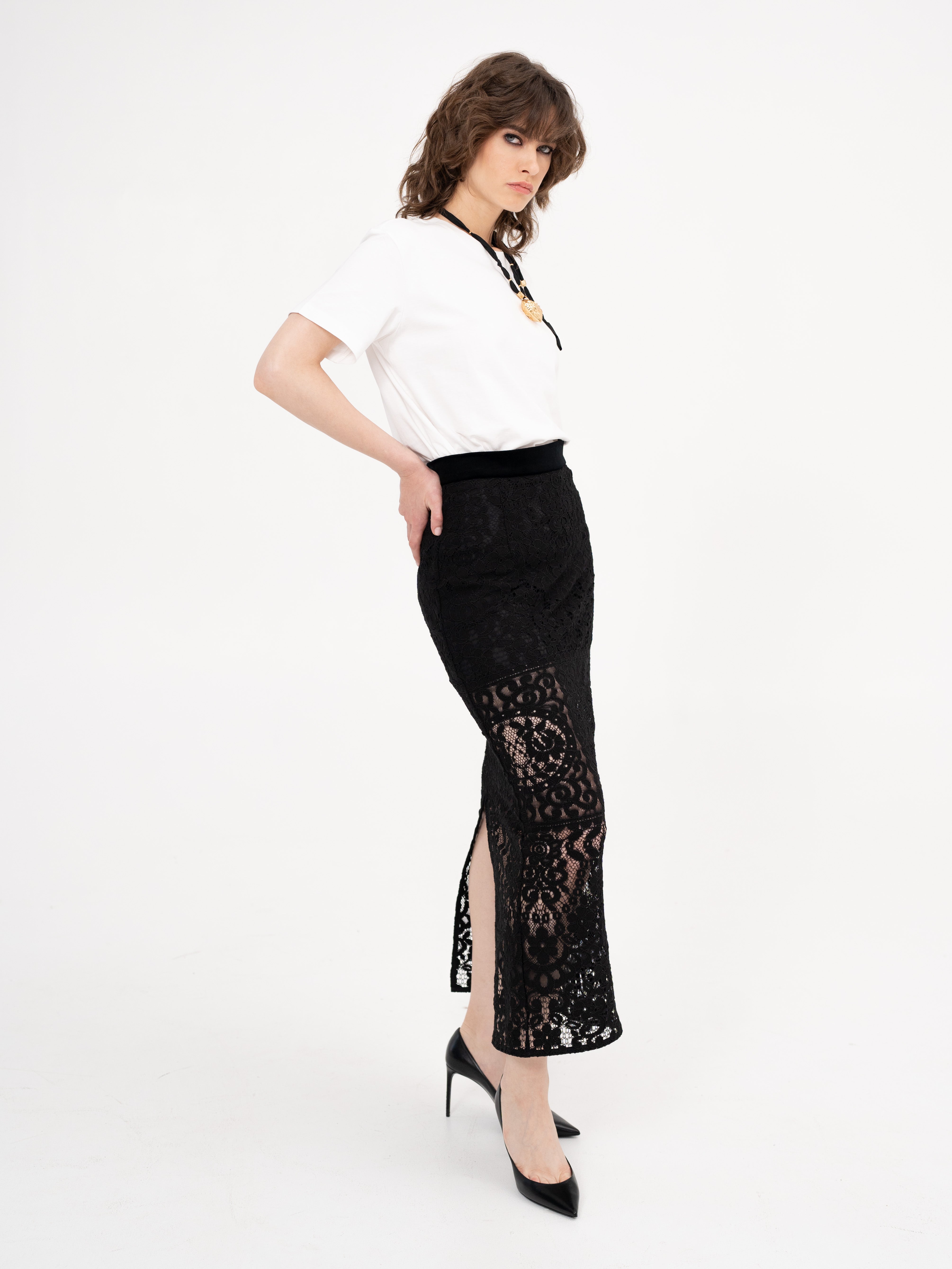 Lace pencil skirt in black with high waist line - Brave to be seen