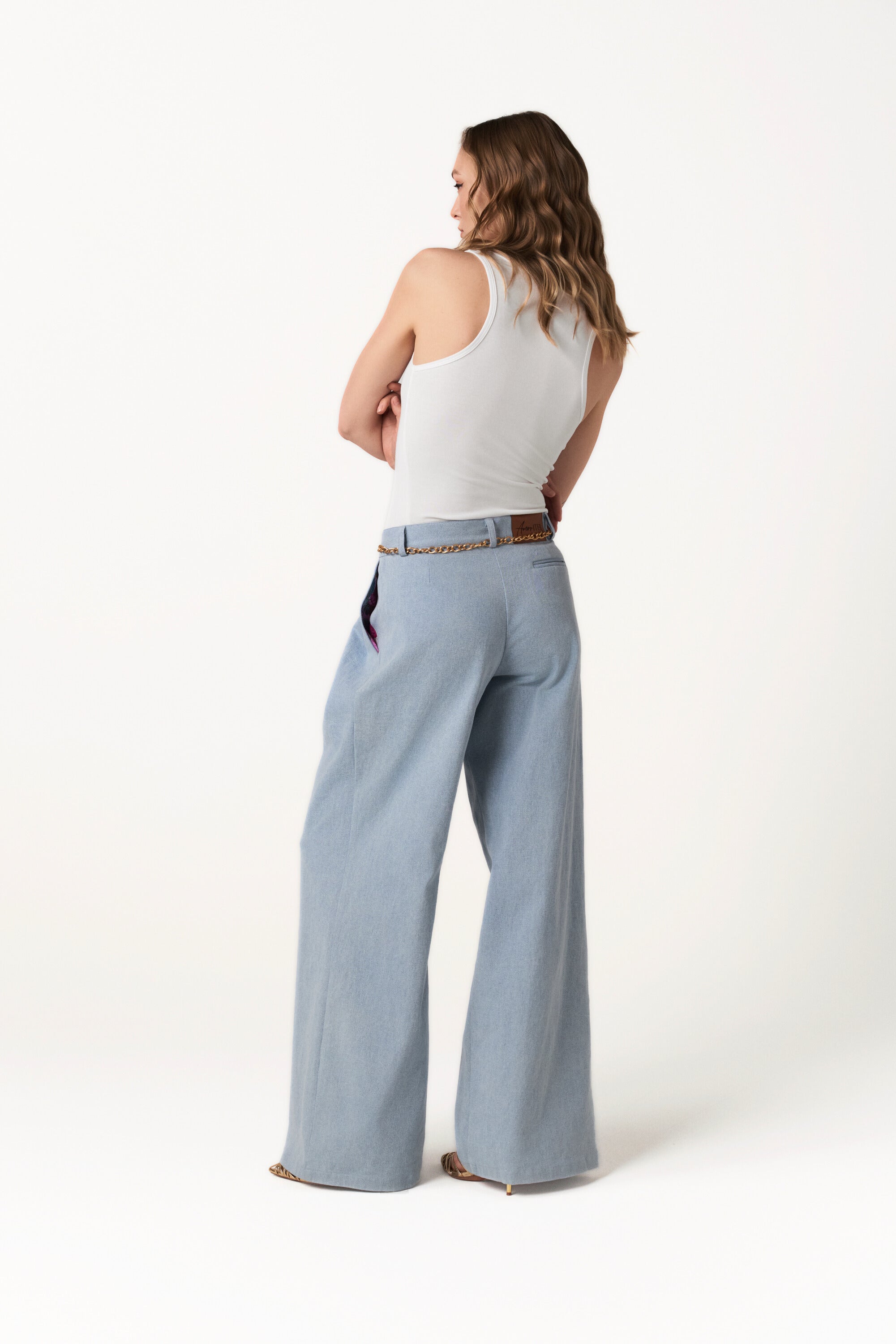 Jean taille mi-haute et jambe large « Love Journey »